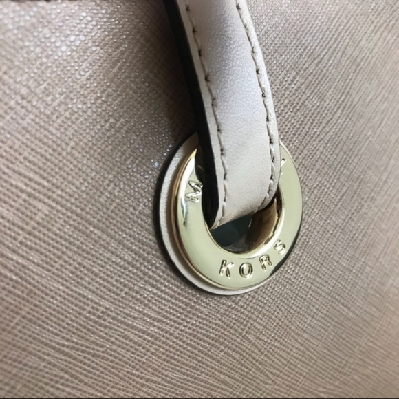 NWT MICHAEL KORS LEATHER JET SET ITEM MEDIUM TOTE - Picture 3 of 13